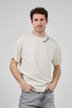 T-shirt homme imprimé artistique avec illustration urbaine et voiture rétro