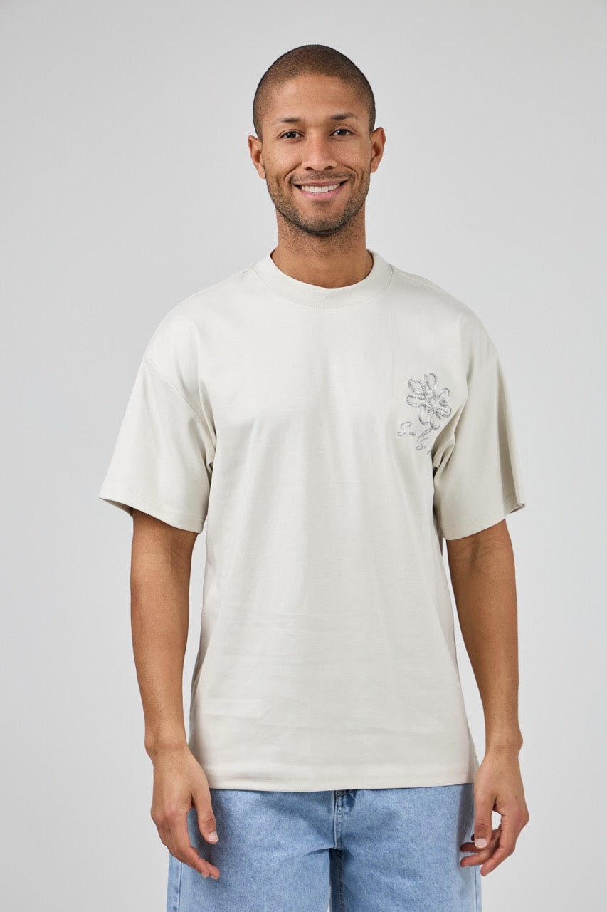 T-shirt homme coupe décontractée avec broderie florale artistique et motif graphique au dos