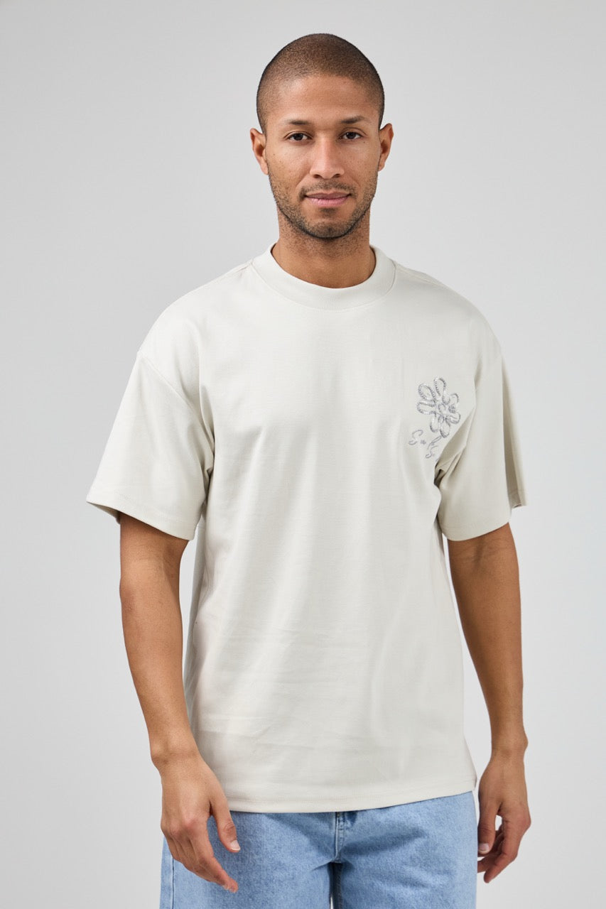 T-shirt homme coupe décontractée avec broderie florale artistique et motif graphique au dos