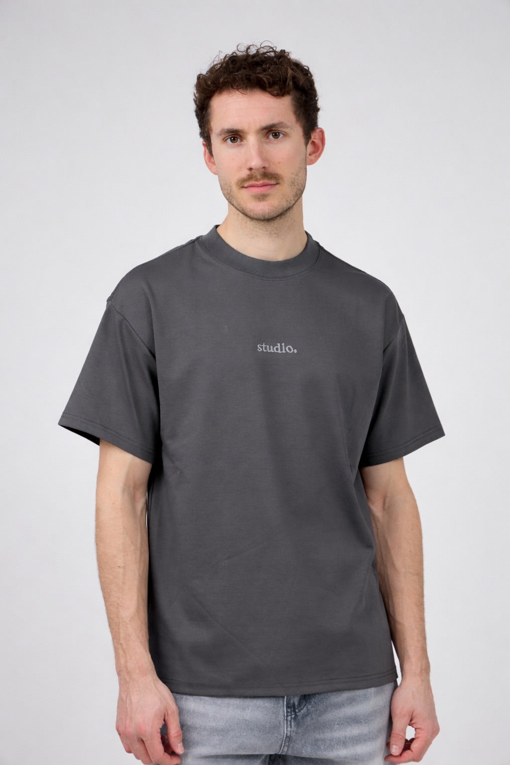 T-shirt Homme Minimaliste avec Logo Discret