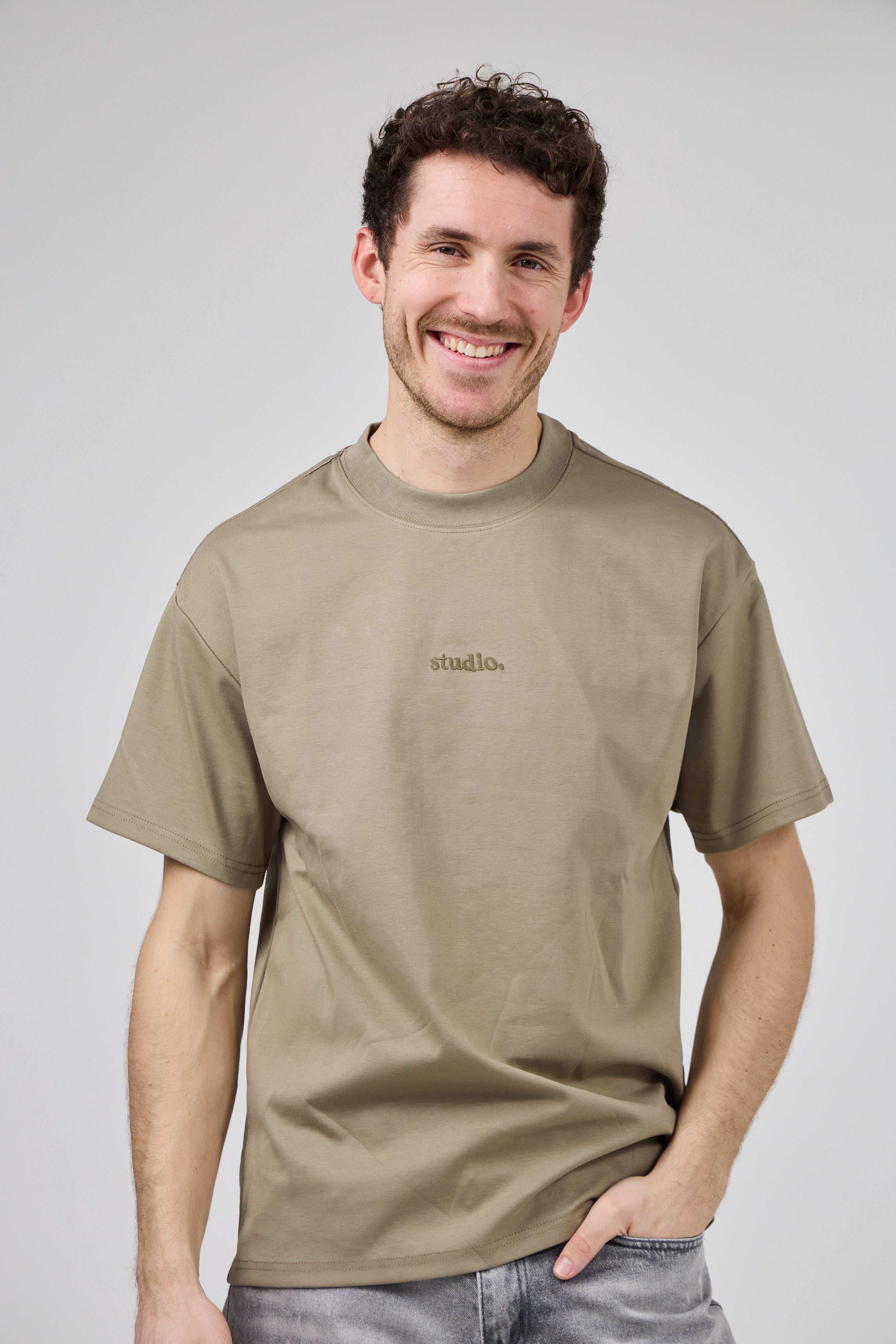T-shirt Homme Minimaliste avec Logo Discret