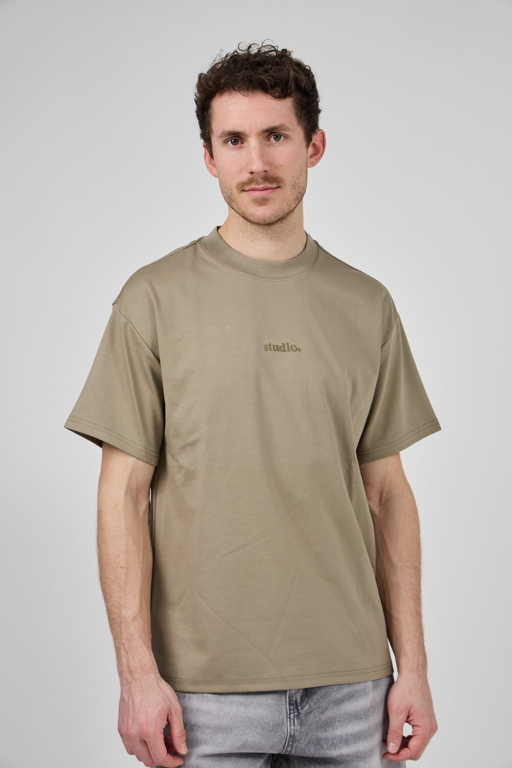 T-shirt Homme Minimaliste avec Logo Discret