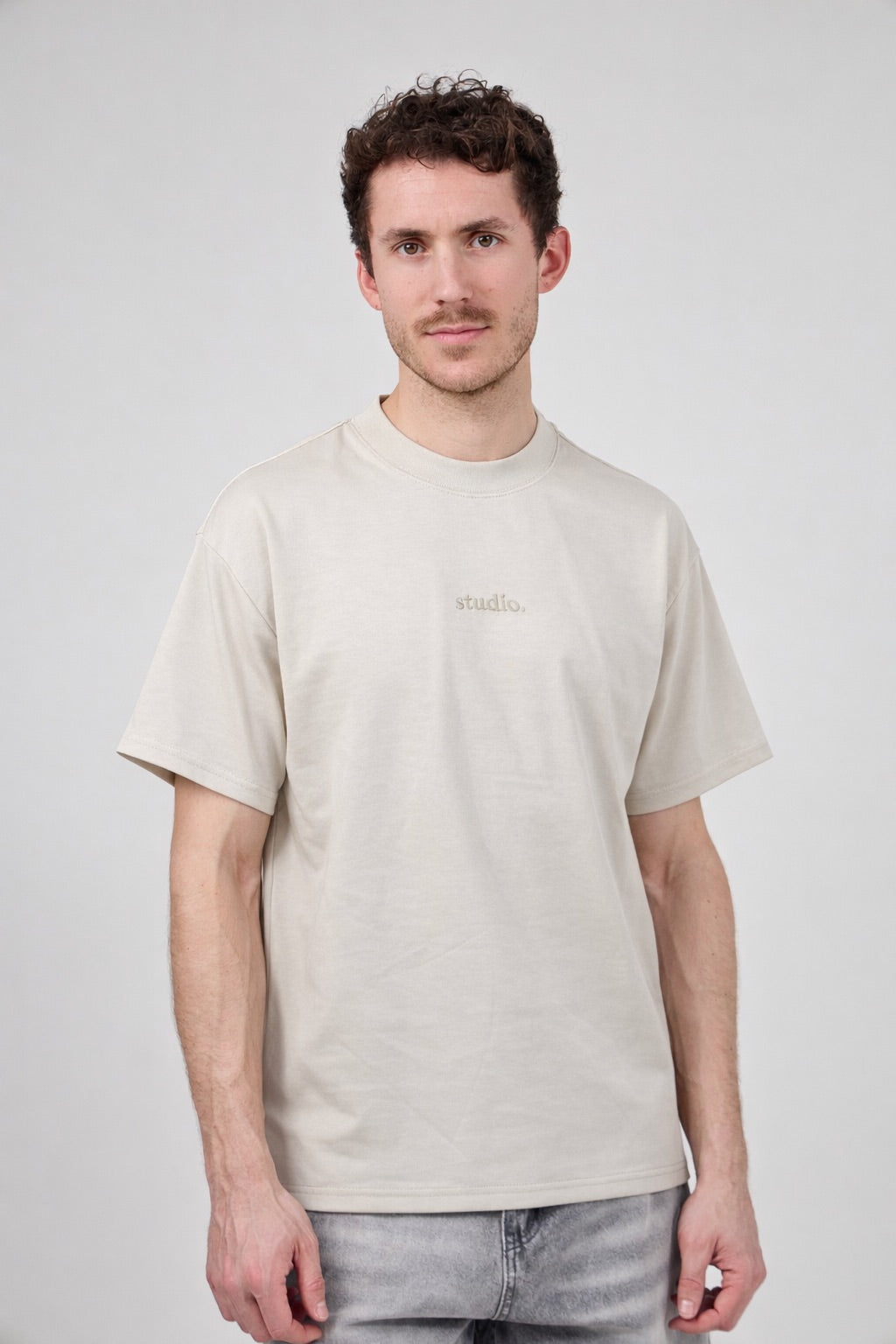 T-shirt Homme Minimaliste avec Logo Discret