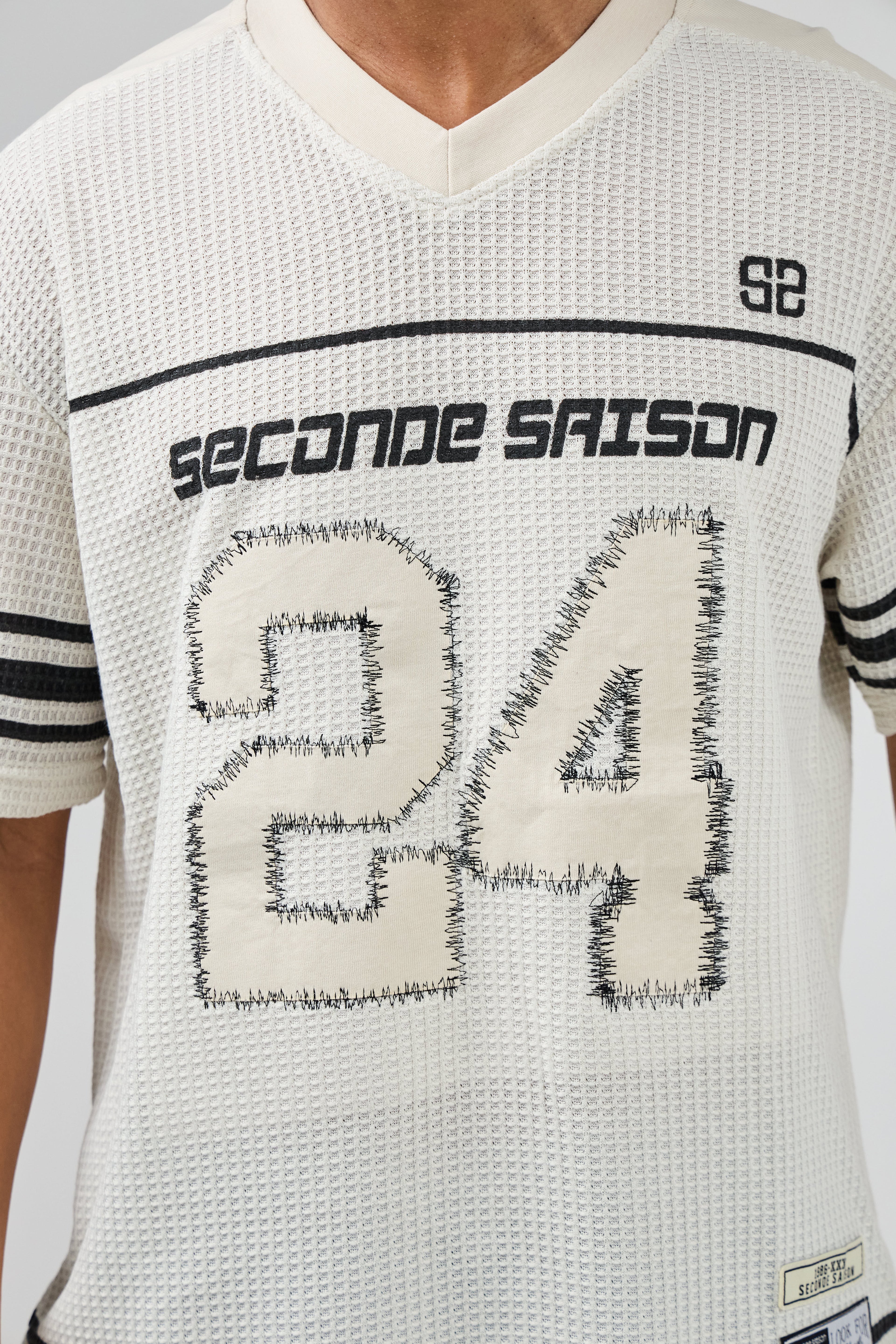 T-shirt Homme Style Sportif Texturé avec Numéro 24 et Manches Rayées
