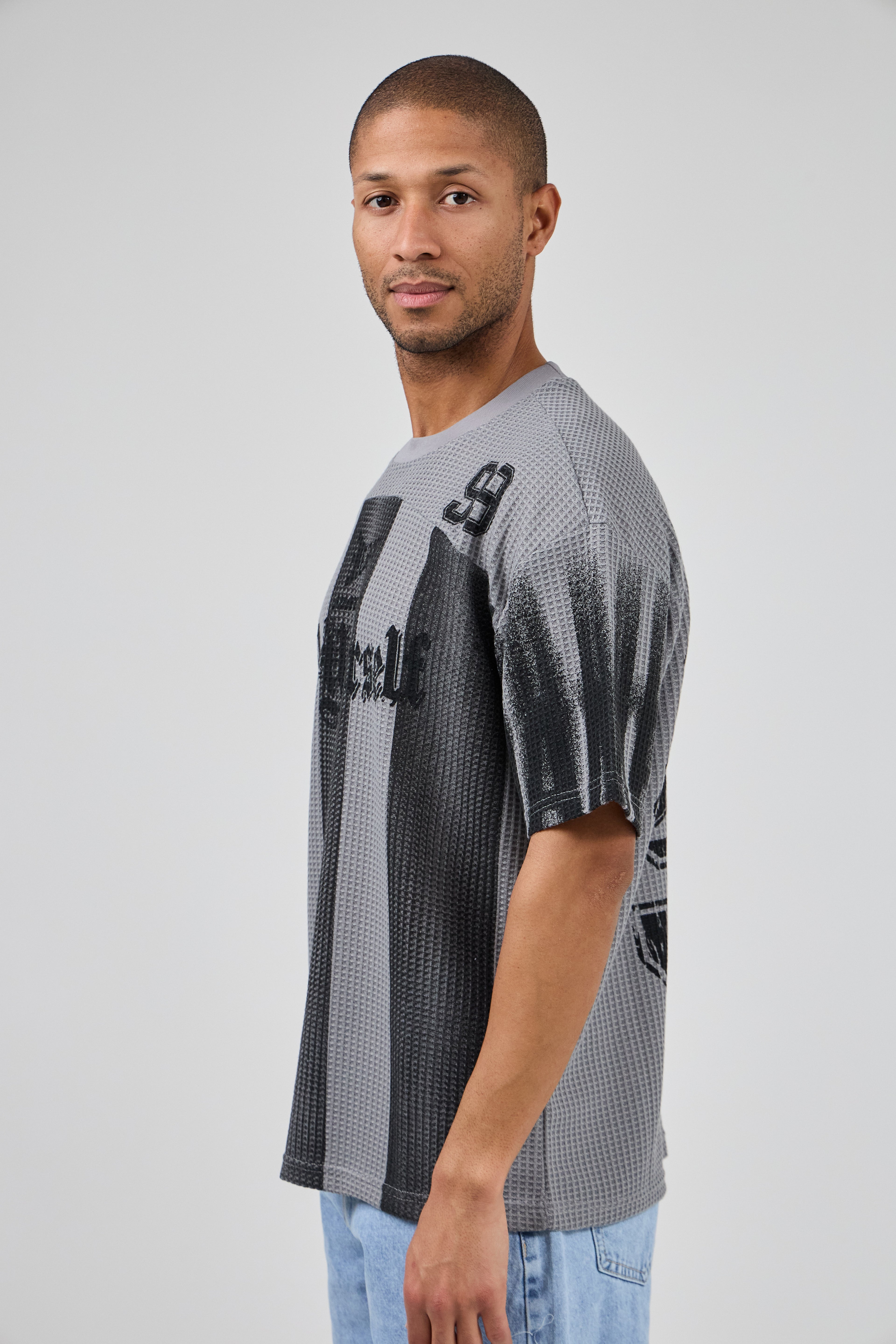 T-shirt homme style jersey graphique « Be Yourself 99 »