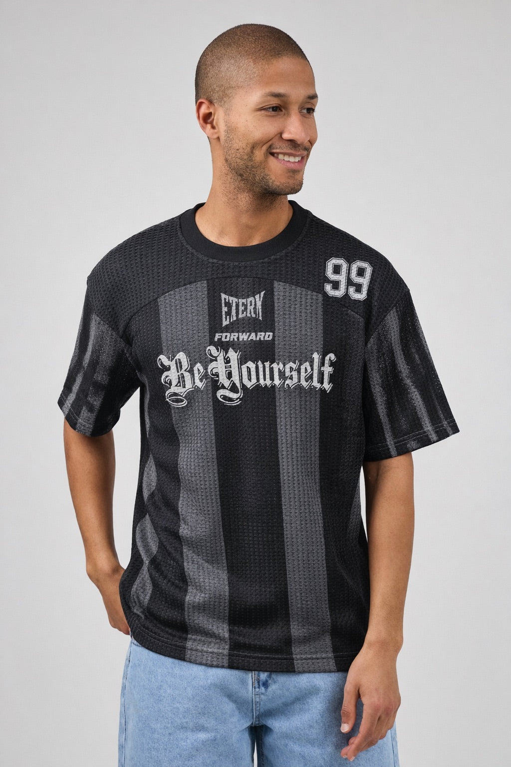 T-shirt homme style jersey graphique « Be Yourself 99 »