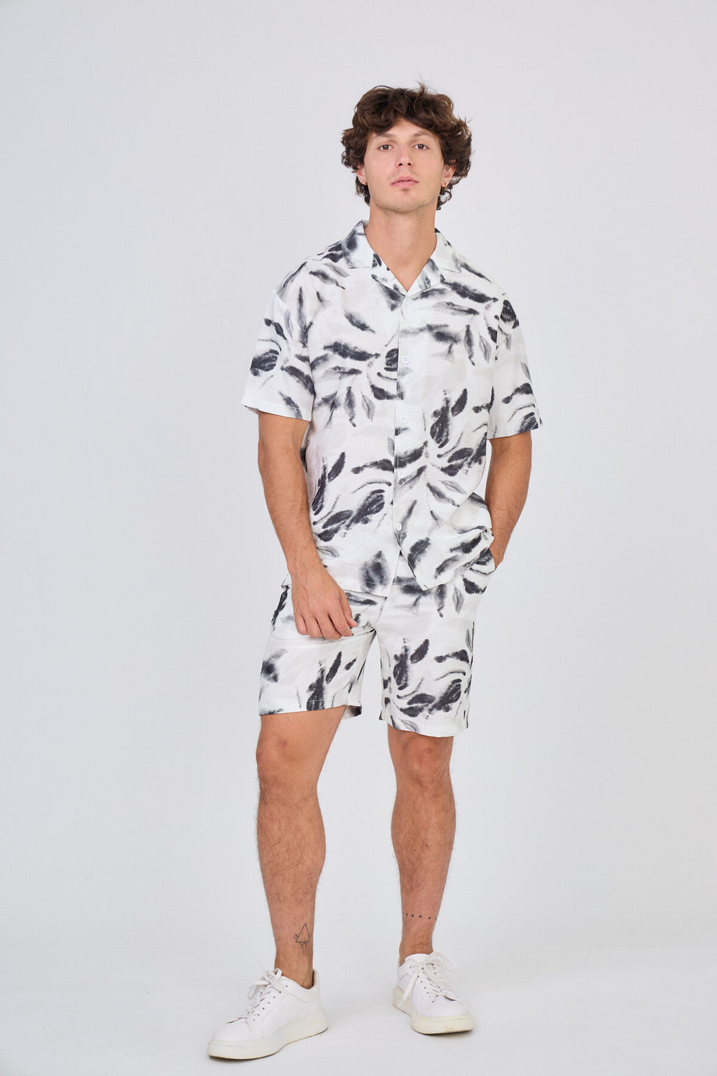 Black and White Fluid Set