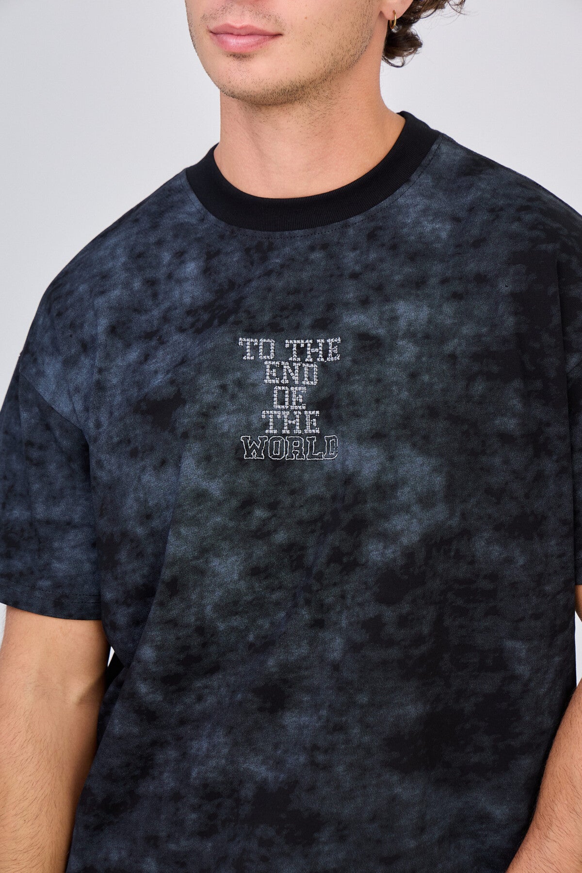Black T-Shirt printed "To The End Of The World"