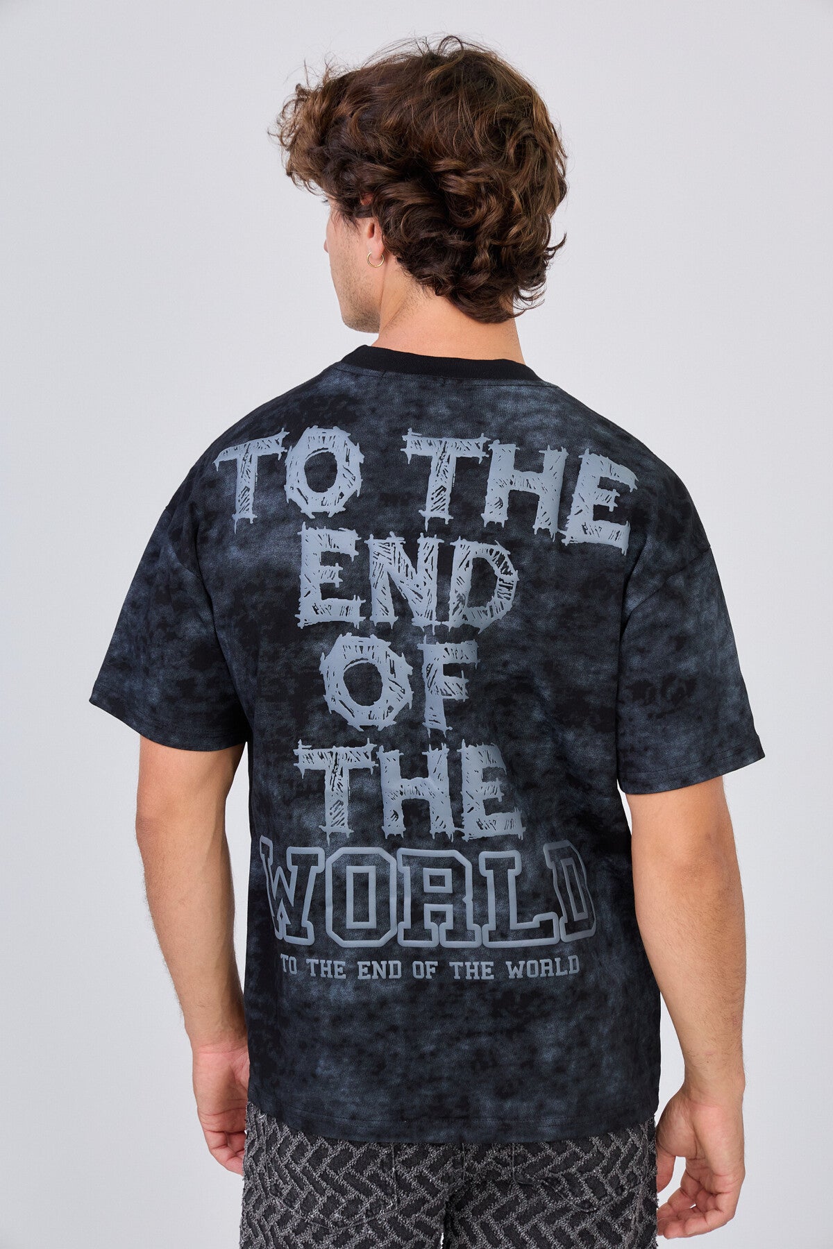 Black T-Shirt printed "To The End Of The World"