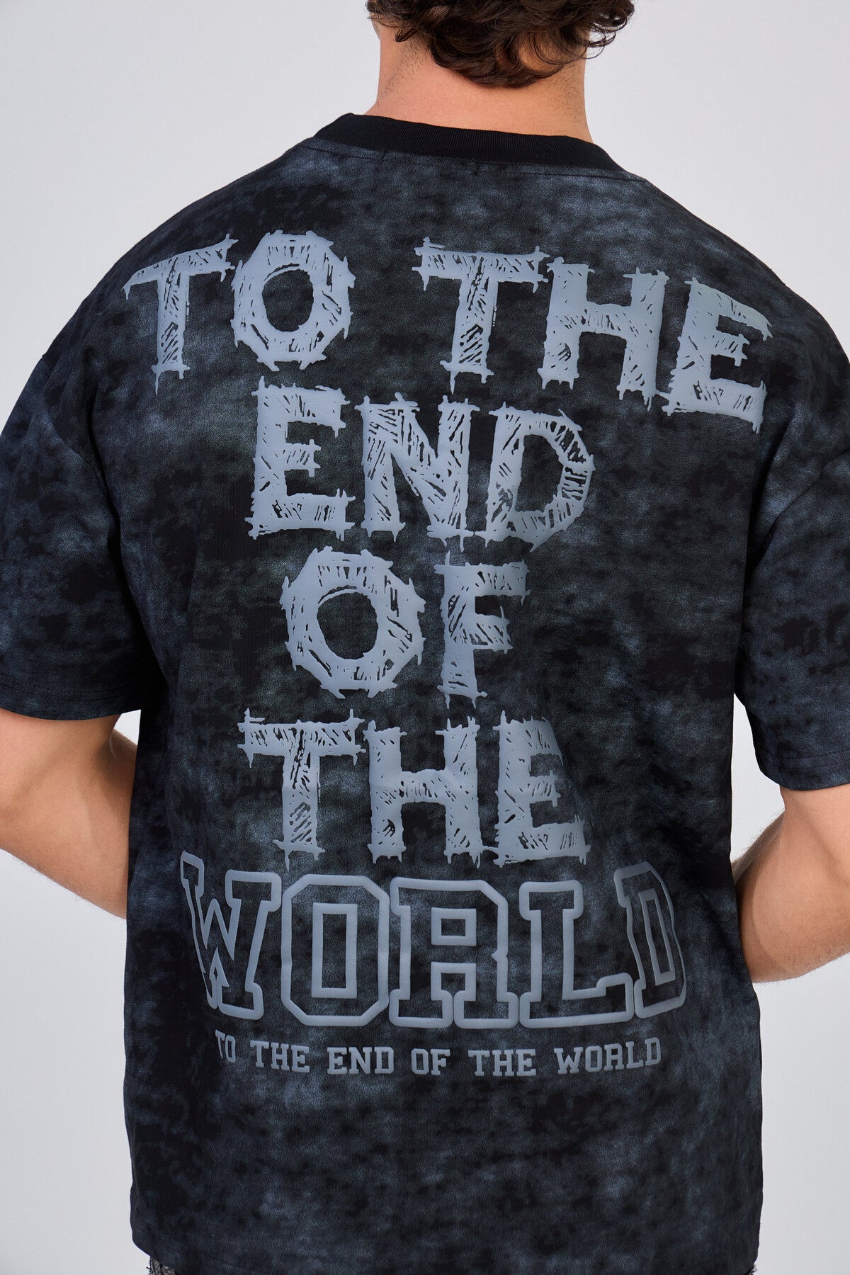 Black T-Shirt printed "To The End Of The World"